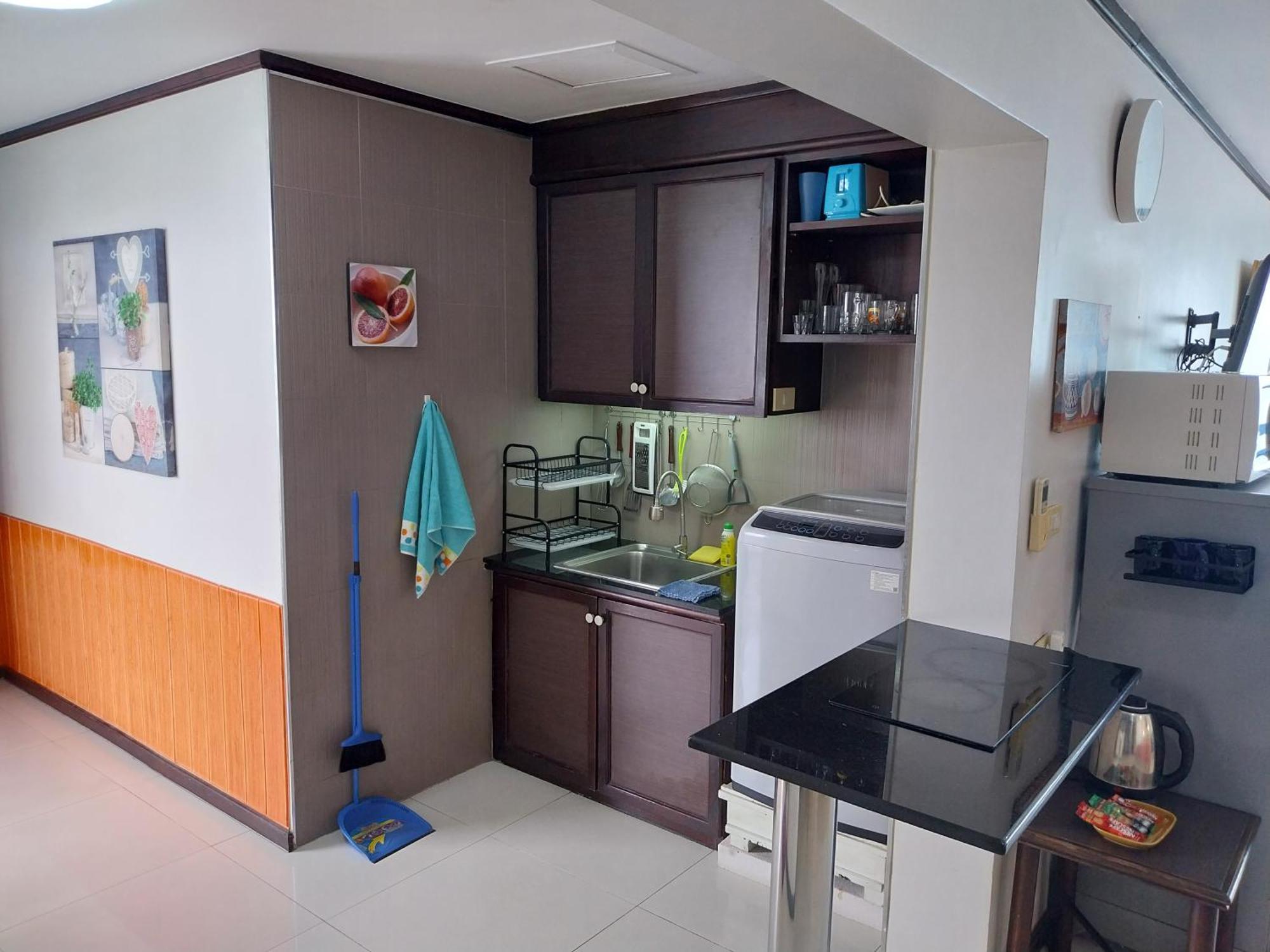 Jomtien Plaza Condotel Rom bilde