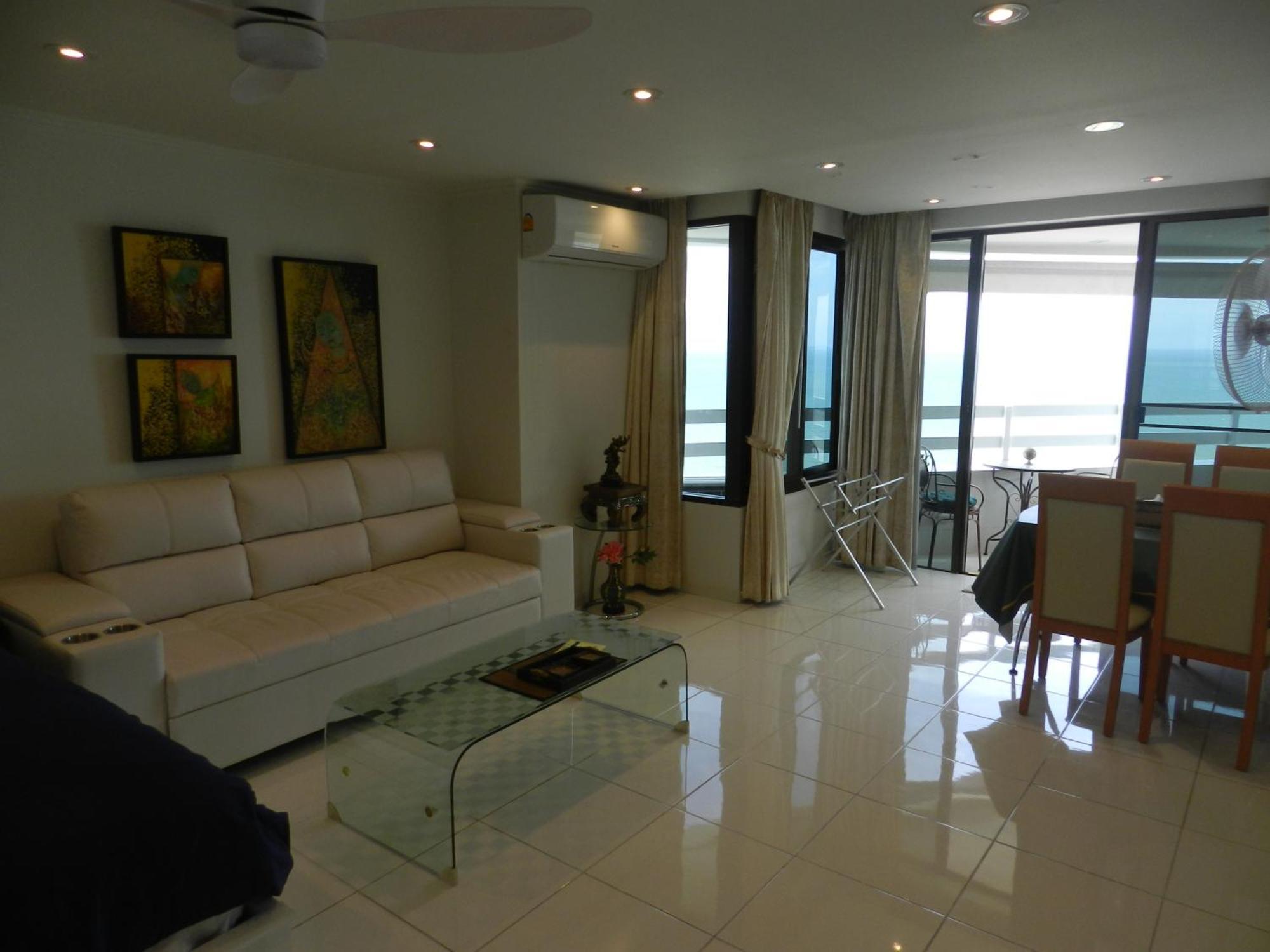 Jomtien Plaza Condotel Rom bilde