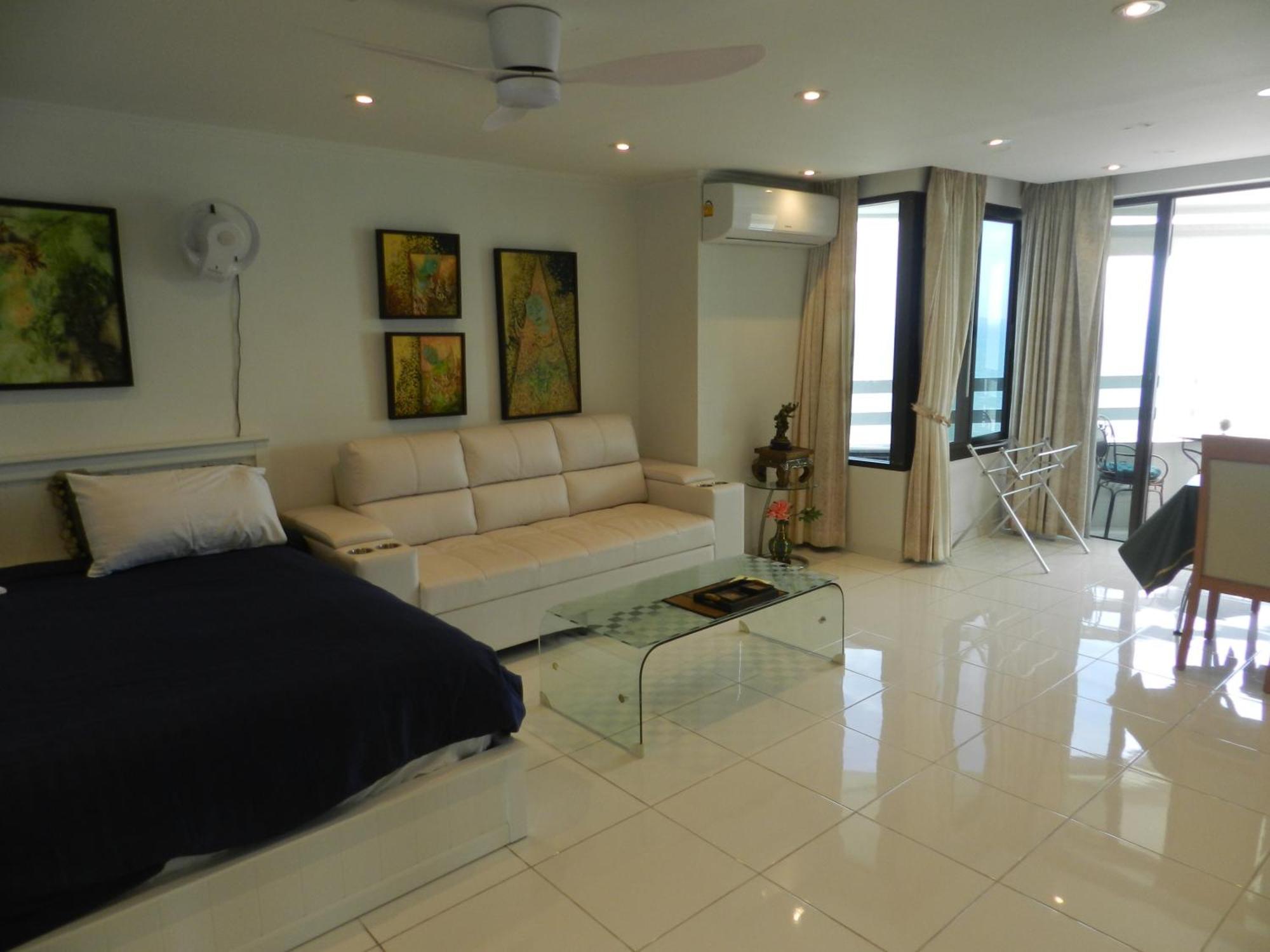 Jomtien Plaza Condotel Rom bilde